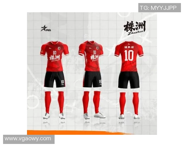 五位足球明星的经典制服造型展示与风格解析